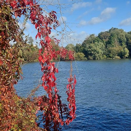 Les Seringats Poissy Esterno foto