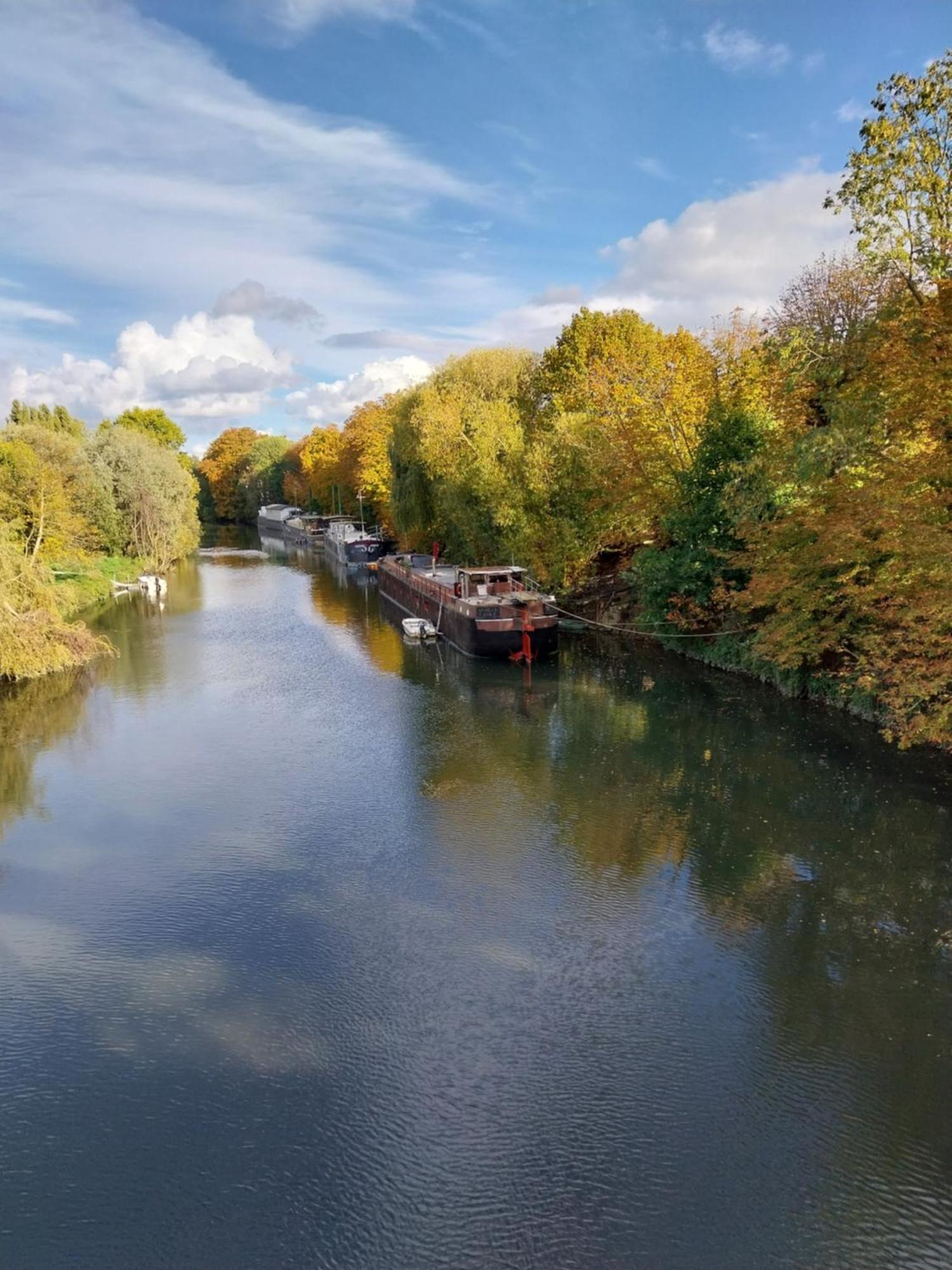 Les Seringats Poissy Esterno foto
