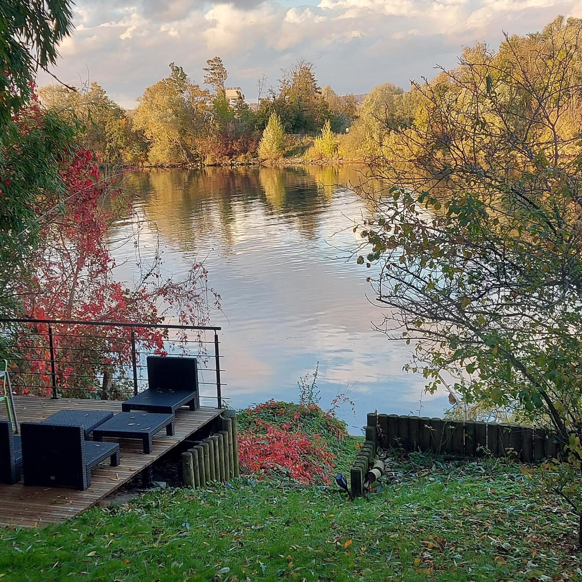 Les Seringats Poissy Esterno foto