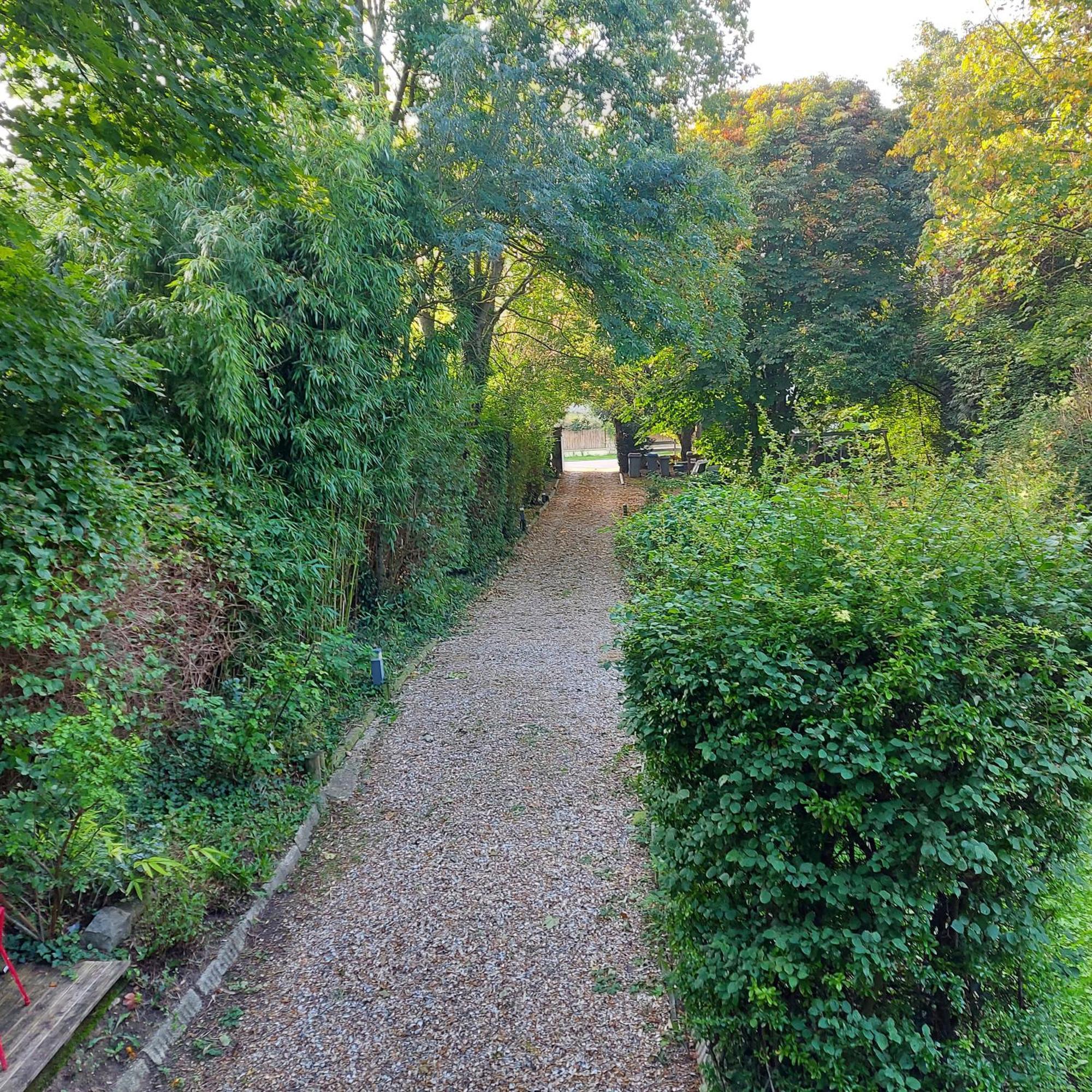 Les Seringats Poissy Esterno foto
