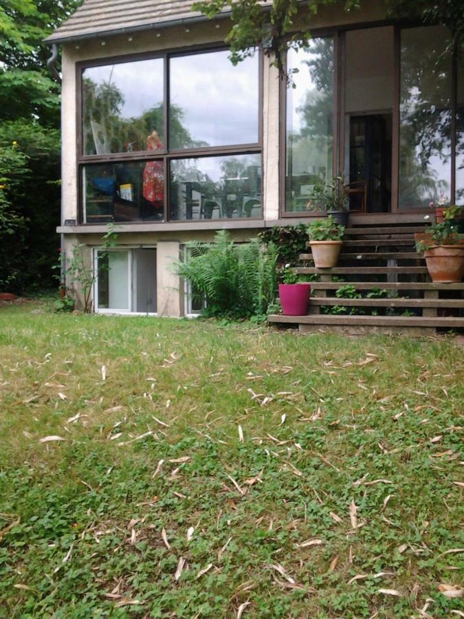 Les Seringats Poissy Esterno foto