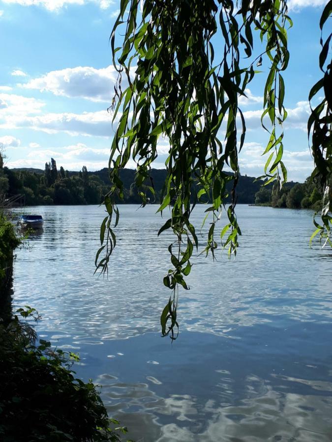 Les Seringats Poissy Esterno foto